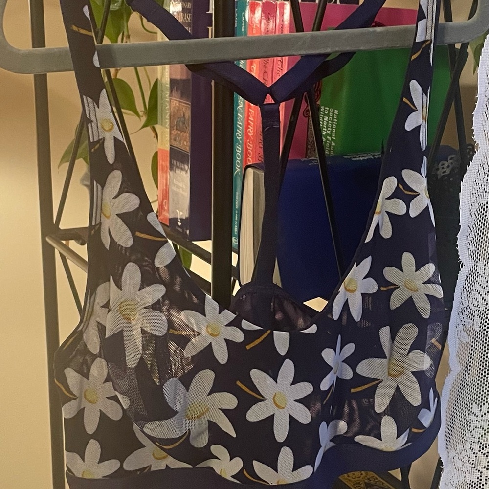 NWT Parade Silky Mesh Daisy Bralette in size Medium